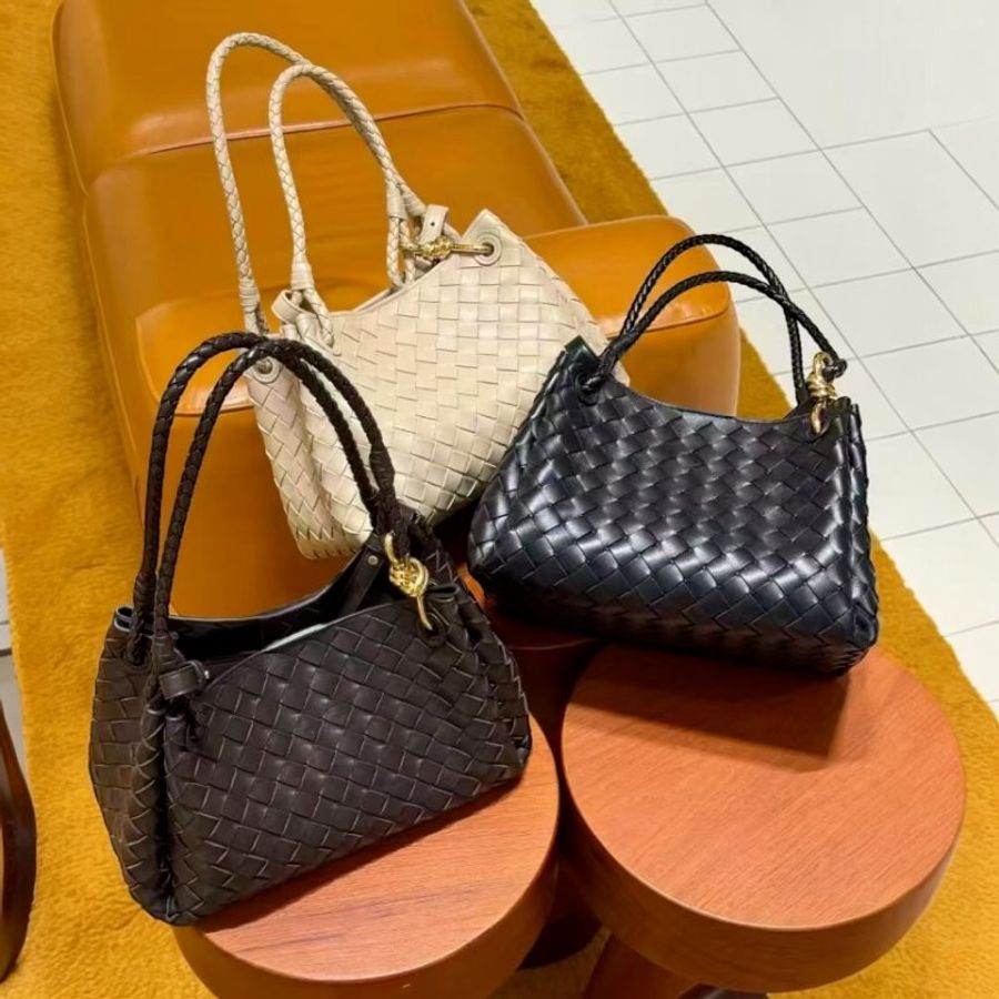 🎉新品好折扣✨Bottega Veneta 835921 Parachute 羊皮編織中款降落傘包 黑色-5