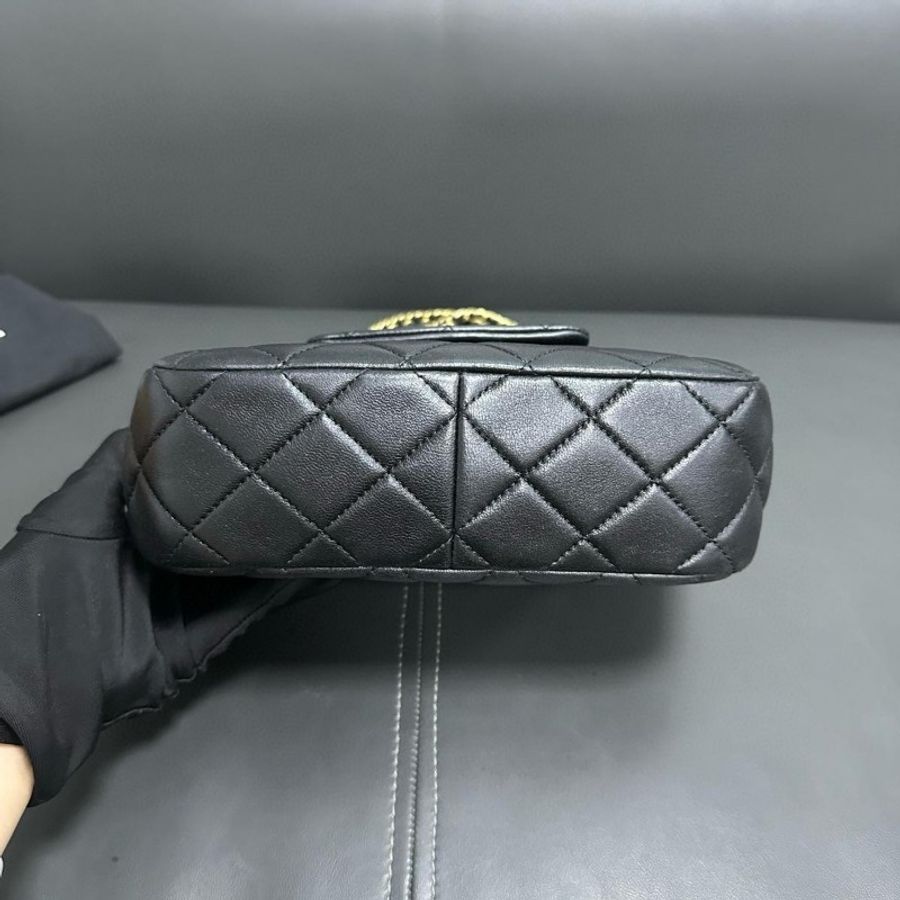 Chanel 24P 黑金羊皮hobo-9