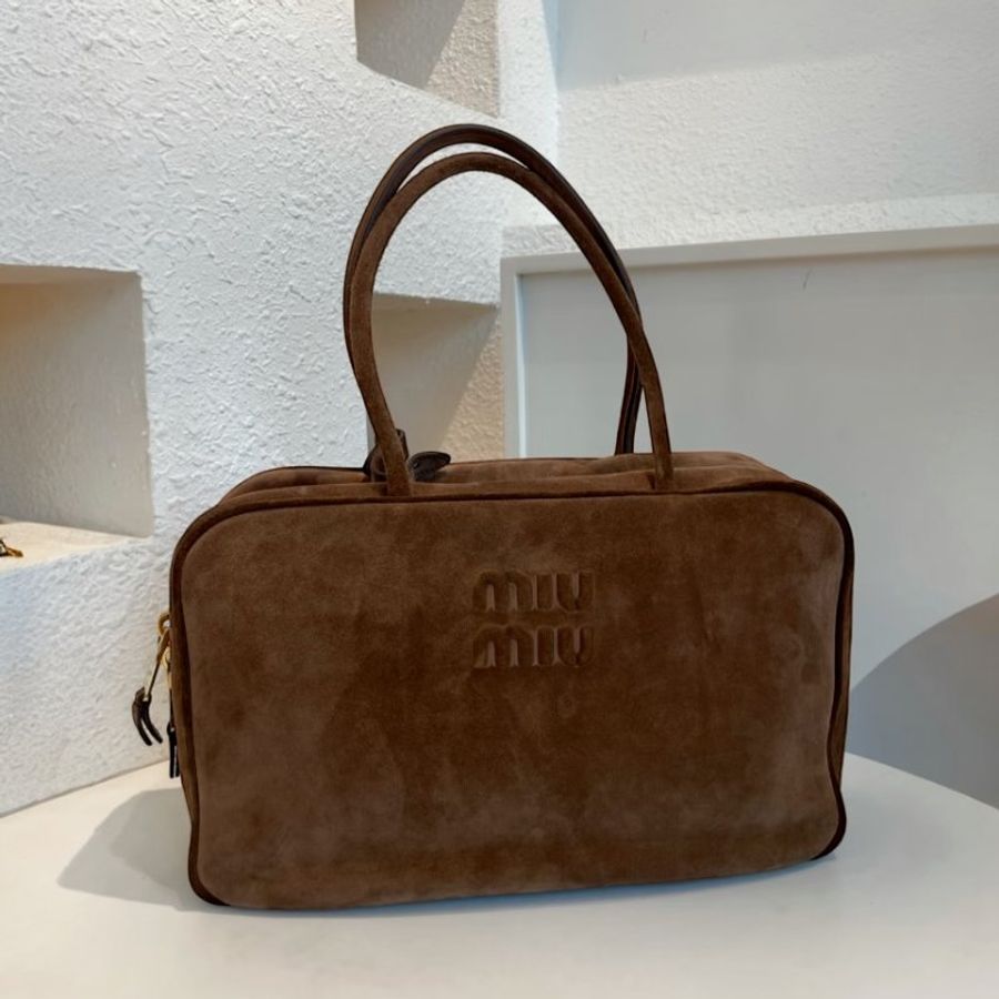 🎉新品好折扣✨Miu Miu 5BB117 大款麂皮 Beau 保齡球包 可可棕色-2