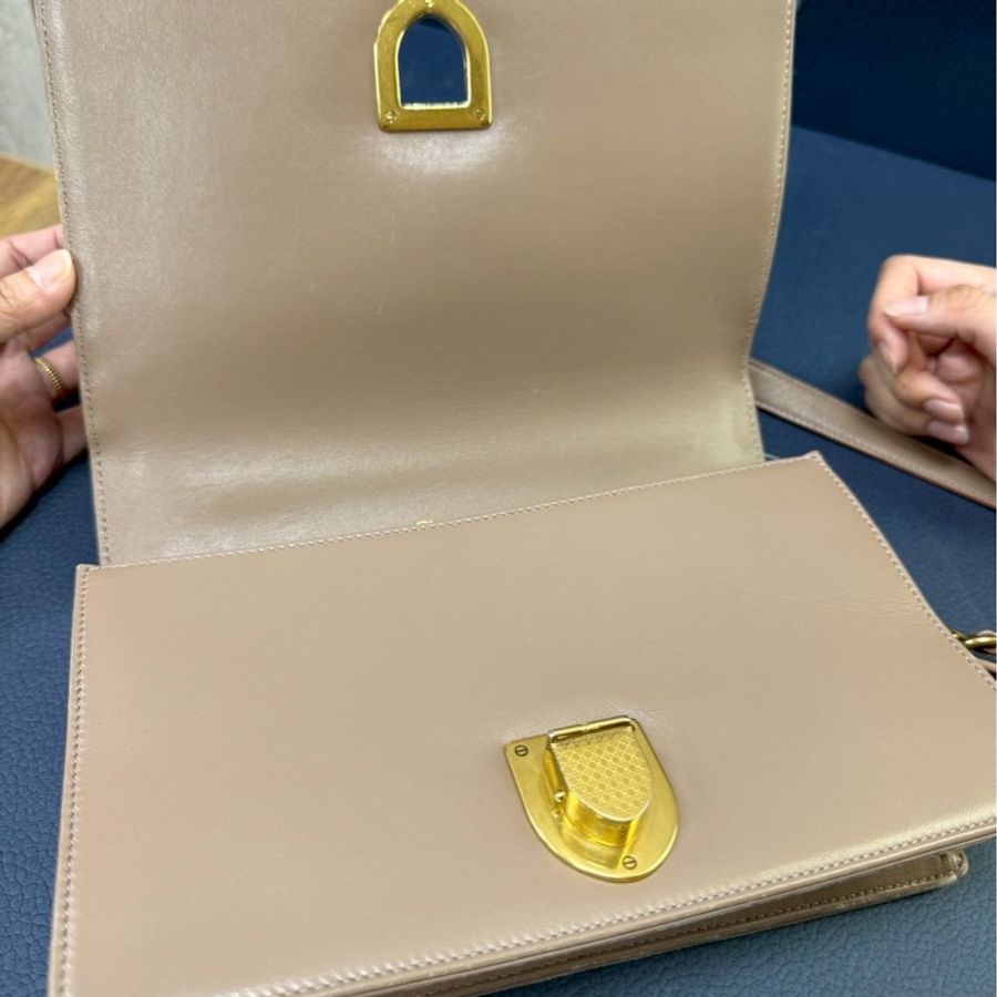 Dior 藕粉鉚釘 盾牌包斜肩包-4