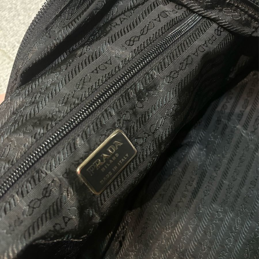🏷️ Prada 尼龍旅行袋-4