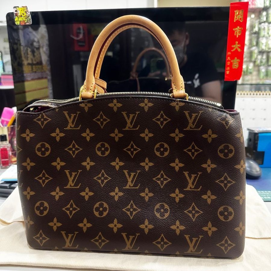 LV [路易威登] 手提/斜背兩用 Petit Palais Monogram 經典老花帆布時尚包 M45900-1
