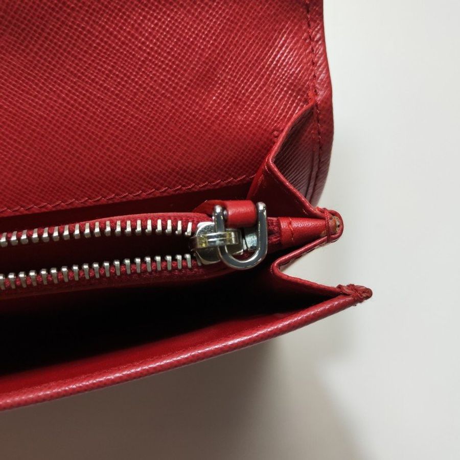 Prada 牛皮 純色 字母 Logo 壓印 手拿包-8