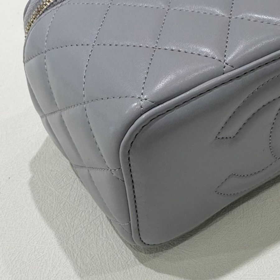 CHANEL - 灰色金色菱格調節釦長盒子-6