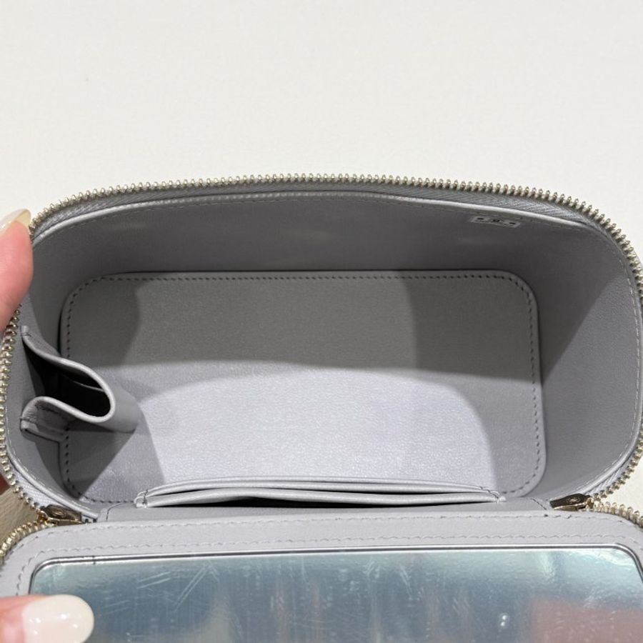 CHANEL - 灰色金色菱格調節釦長盒子-11