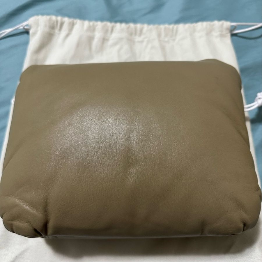 LOEWE 羅威 Goya 納帕小羊皮鍊帶枕頭包(黏土綠)-9