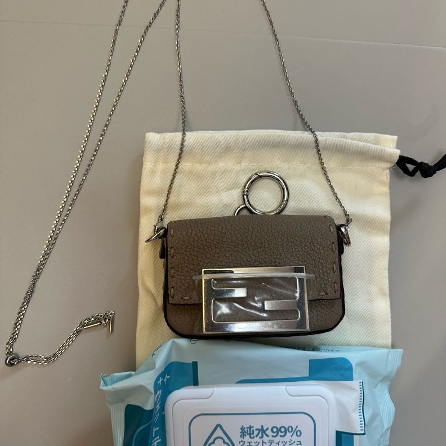 Fendi 7AS045大象灰牛皮粗縫線銀鍊超迷你法棍包 Selleria系列 可愛小包-5