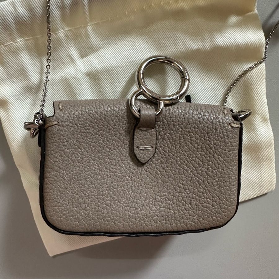 Fendi 7AS045大象灰牛皮粗縫線銀鍊超迷你法棍包 Selleria系列 可愛小包-10