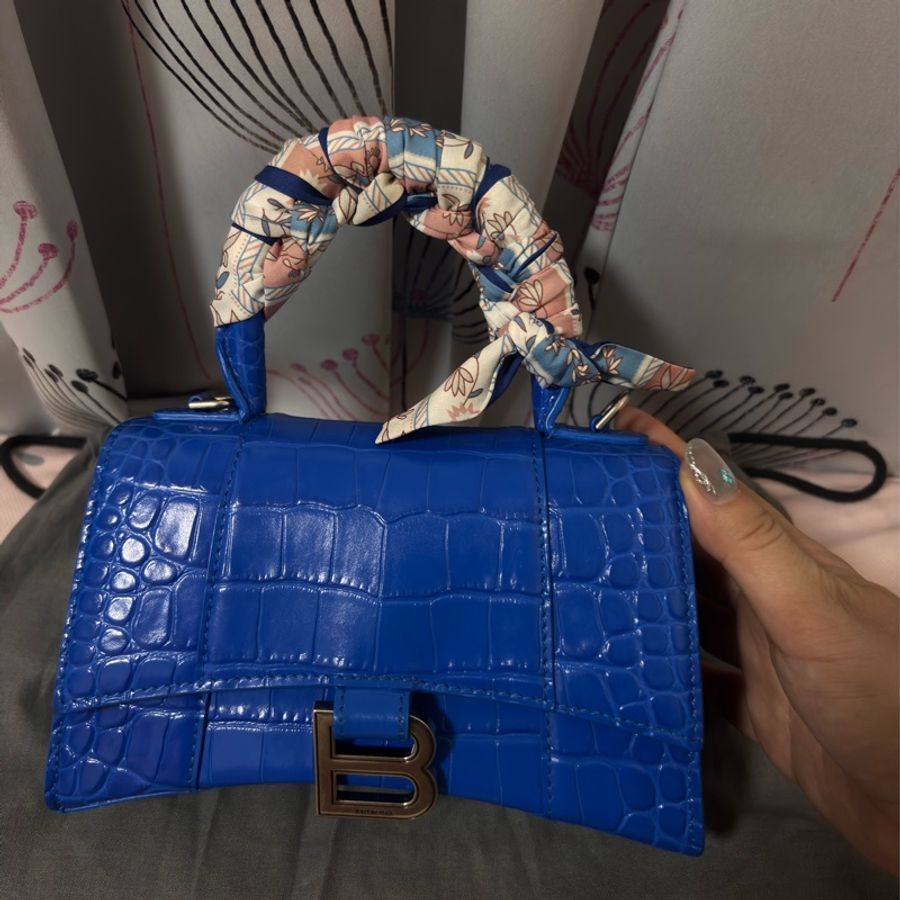 BALENCIAGA Hourglass XS B字鱷魚壓花牛皮手提/斜背沙漏包(藍色)-4