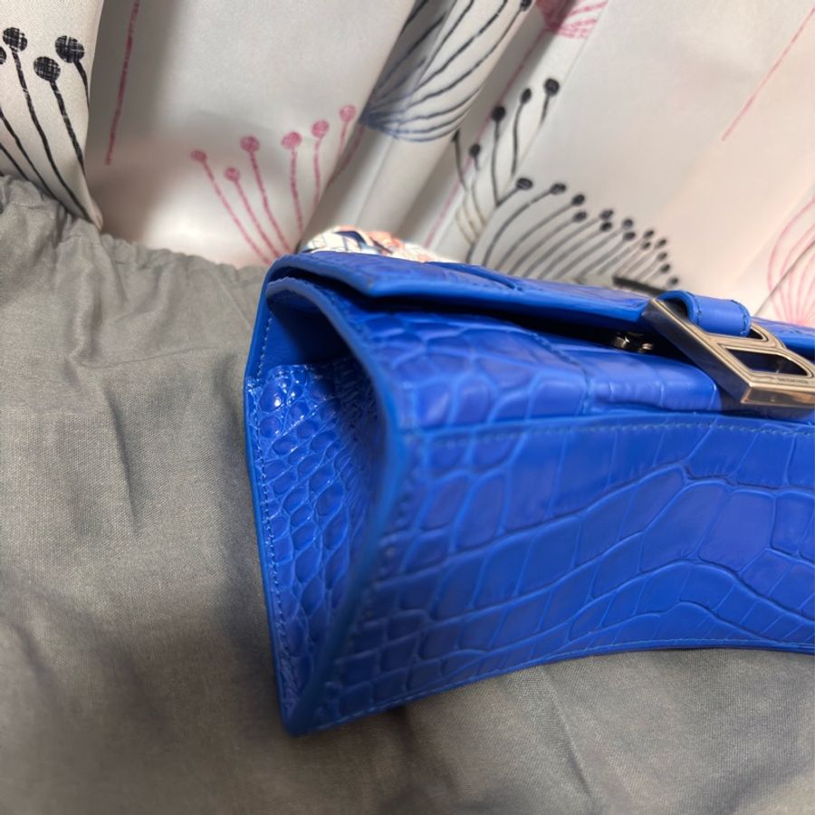 BALENCIAGA Hourglass XS B字鱷魚壓花牛皮手提/斜背沙漏包(藍色)-6