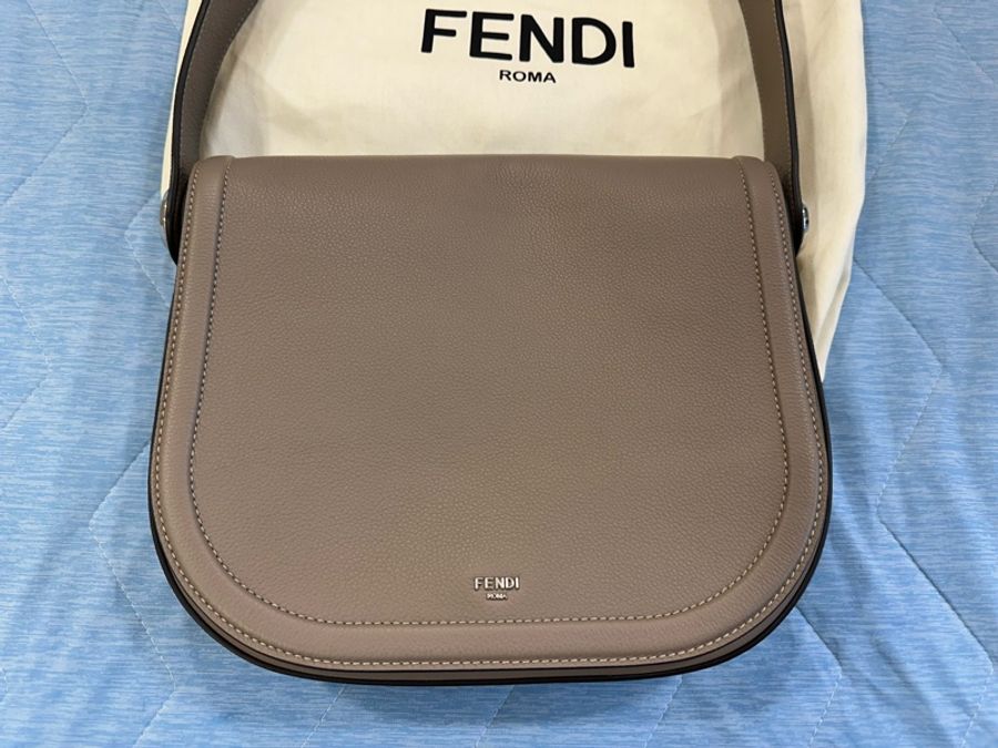 FENDI Chiodo系列郵差包 許光漢代言照 全新-5