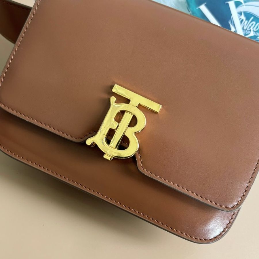 ::BURBERRY:: TB smooth leather belt bag 金色LOGO滑面皮革腰包 胸口包-1