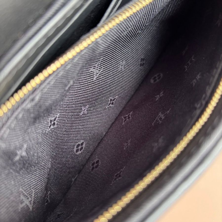 ::Louis Vuitton:: LV M81398- Bubblegram 縫線牛皮肩背/斜背兩用包-20