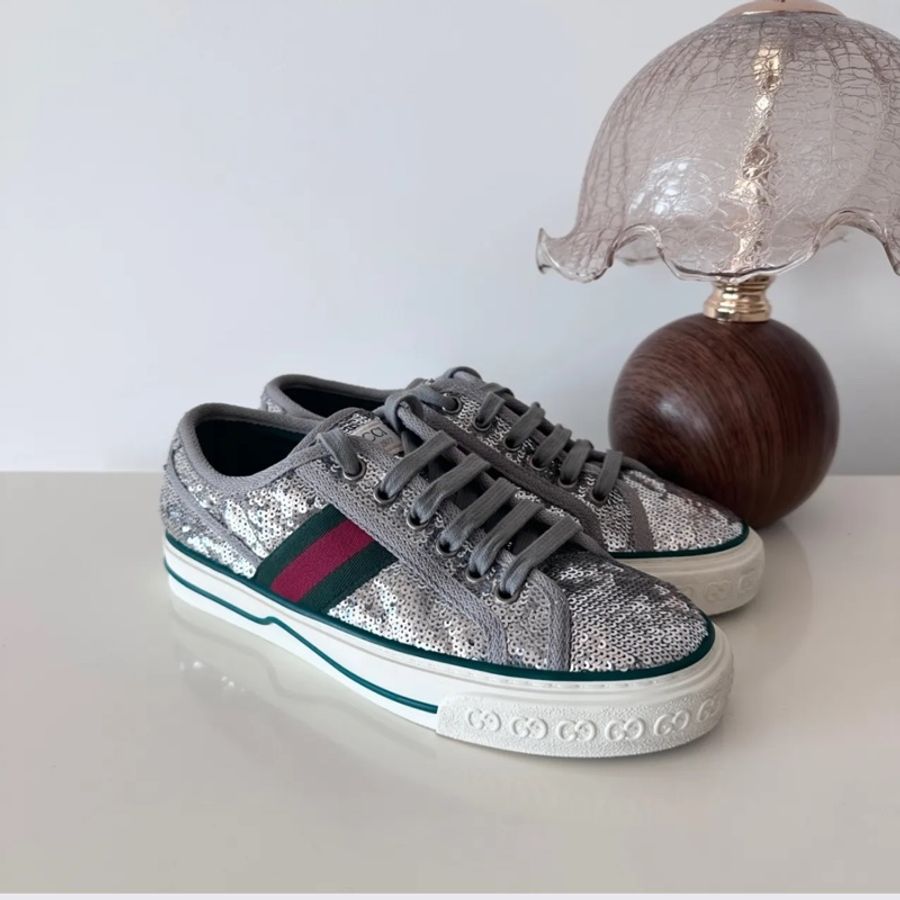 Gucci 1977亮片板鞋,36碼,銀色亮片設計,經典紅綠條紋,白色鞋底印滿GG標誌-3