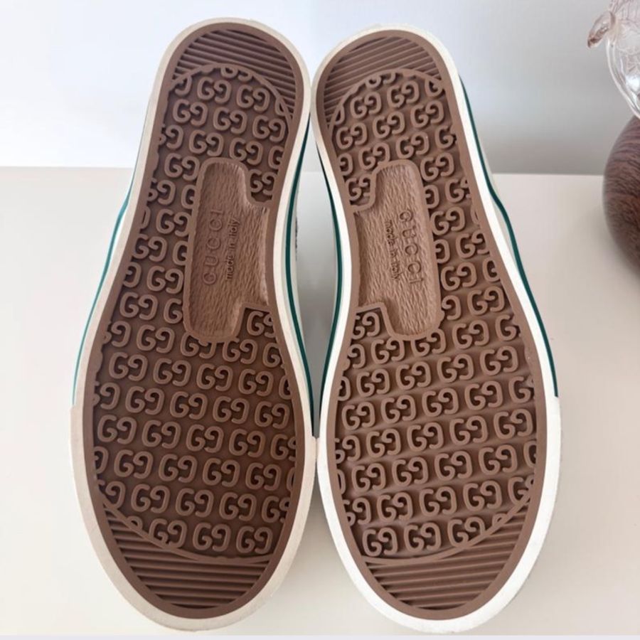 Gucci 1977亮片板鞋,36碼,銀色亮片設計,經典紅綠條紋,白色鞋底印滿GG標誌-4