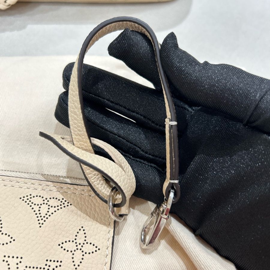 LV Blossom PM 皮革鏤空雕花 Mahina-20