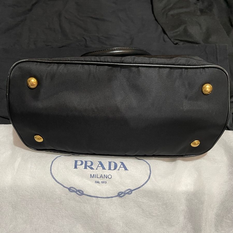 Prada經典尼龍手提包-8