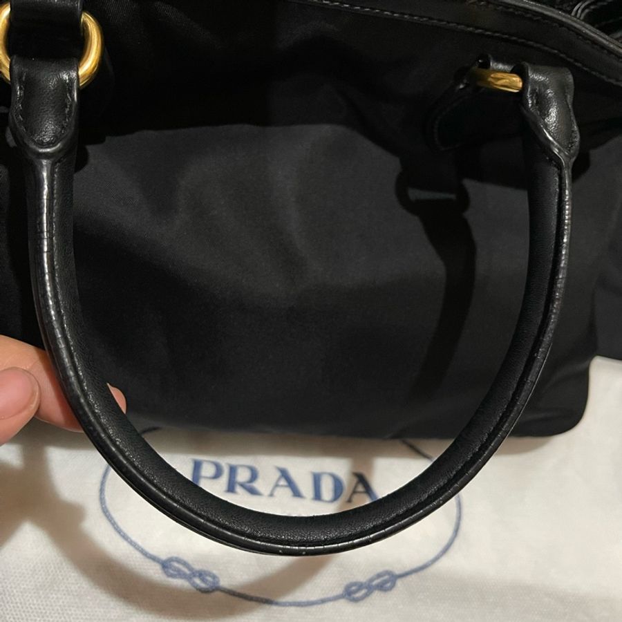 Prada經典尼龍手提包-56