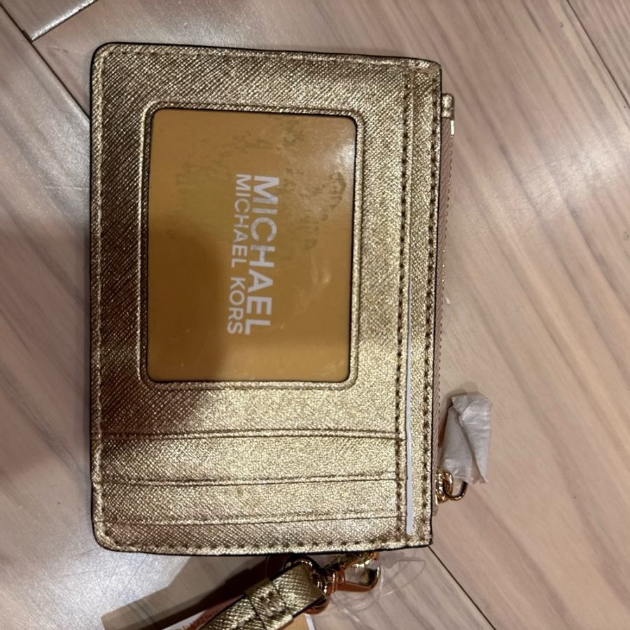 全新 MICHAEL KORS JET SET 防刮皮革鑰匙卡片零錢包.金 ★專櫃商品 ★可放證件或是悠遊卡 ★尺寸小巧、方便攜帶 ★都會簡約時尚款 【全新現貨 優惠中】-3