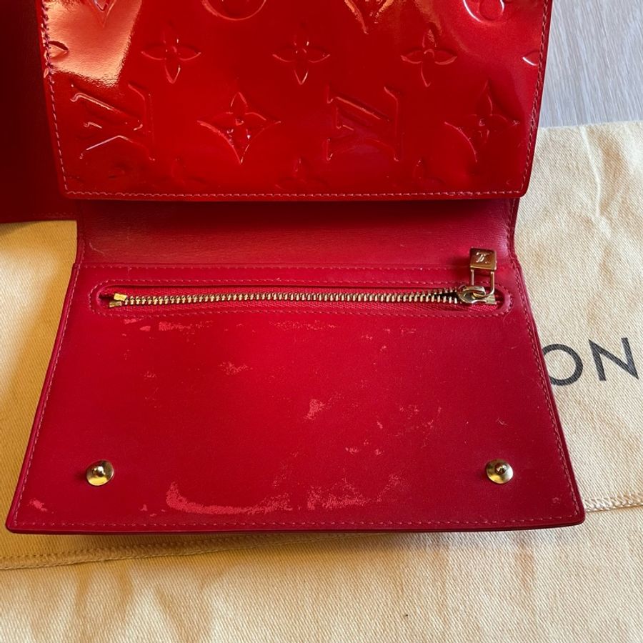 LV Louis Vuitton 紅色漆皮 可穿戴錢包 小包-17