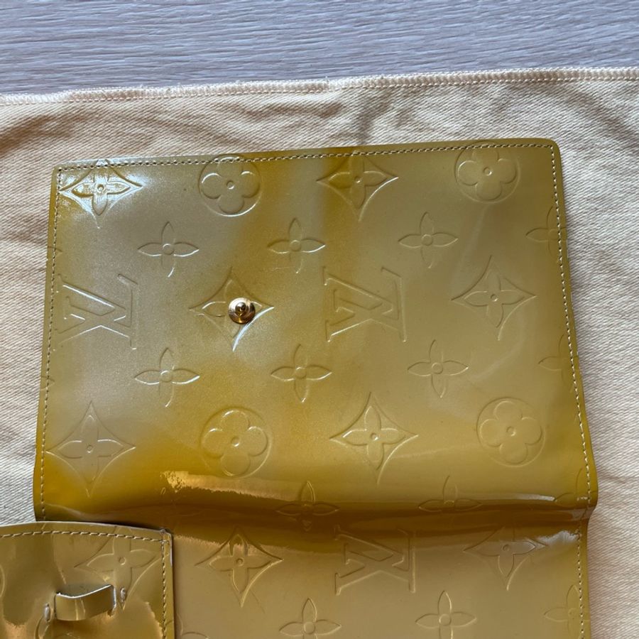LV Louis Vuitton 黃綠漆皮 可穿戴錢包 小包-9
