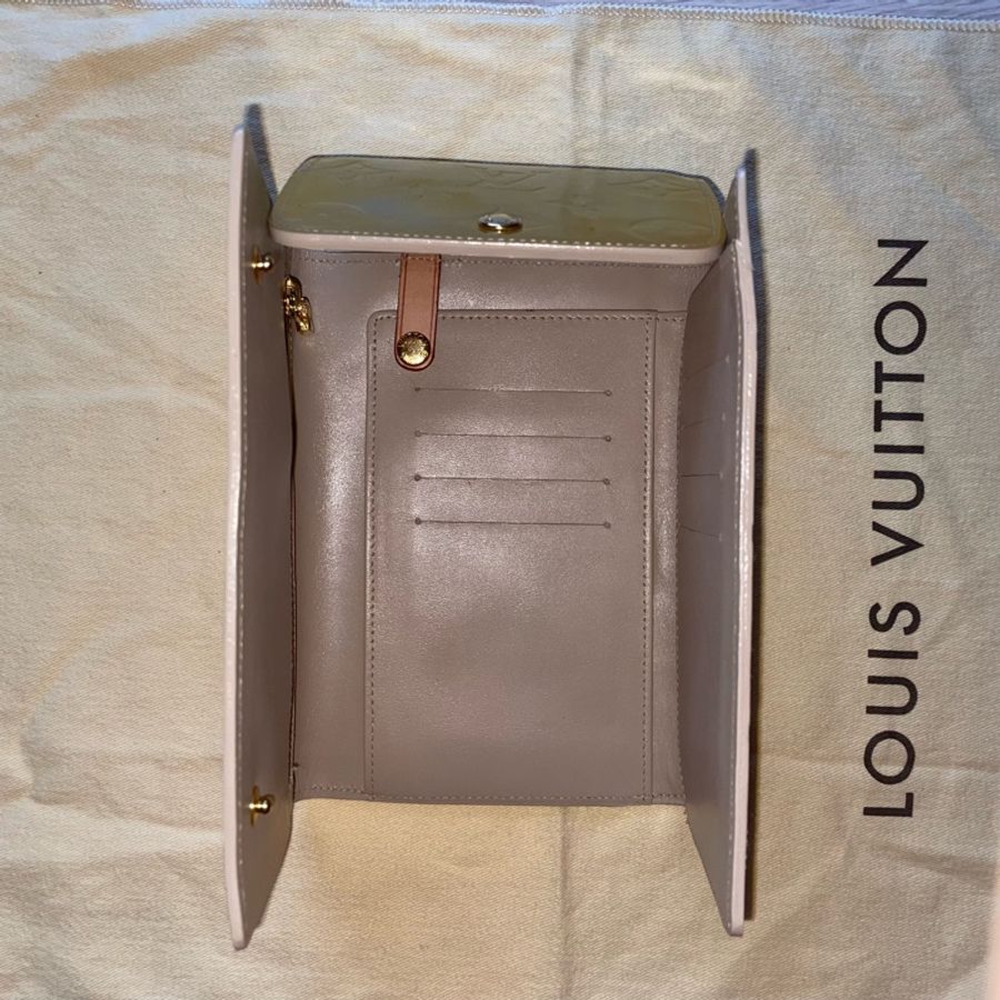 LV Louis Vuitton 黃綠漆皮 可穿戴錢包 小包-12