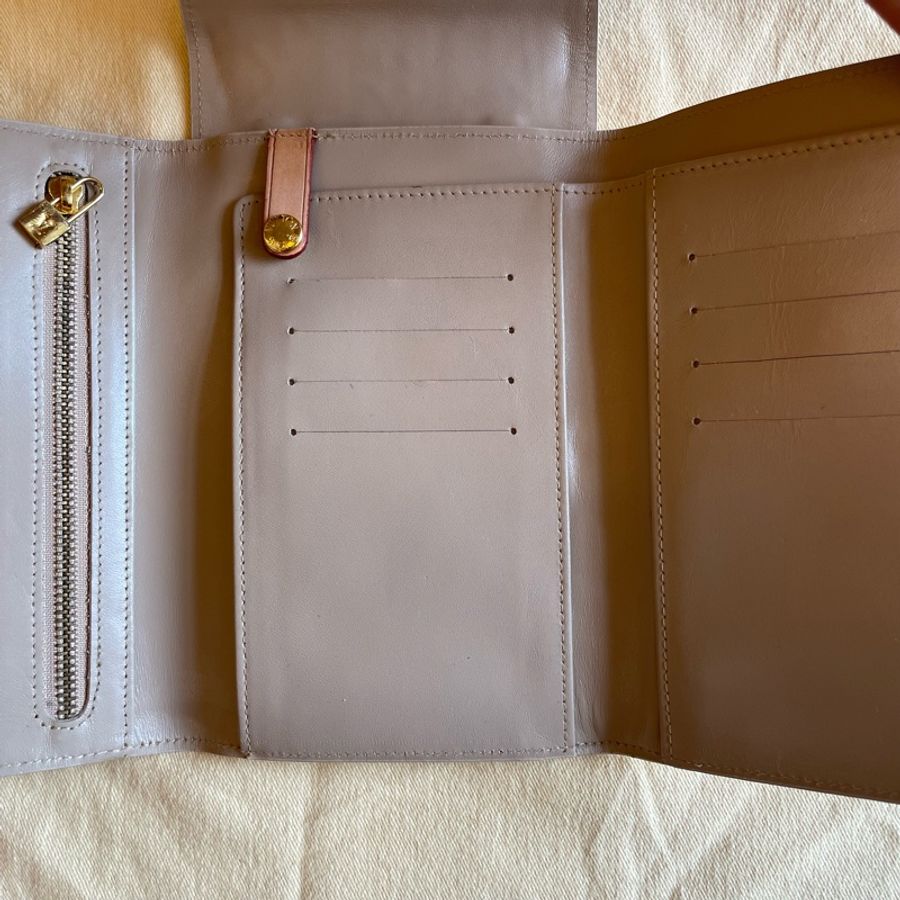 LV Louis Vuitton 黃綠漆皮 可穿戴錢包 小包-16