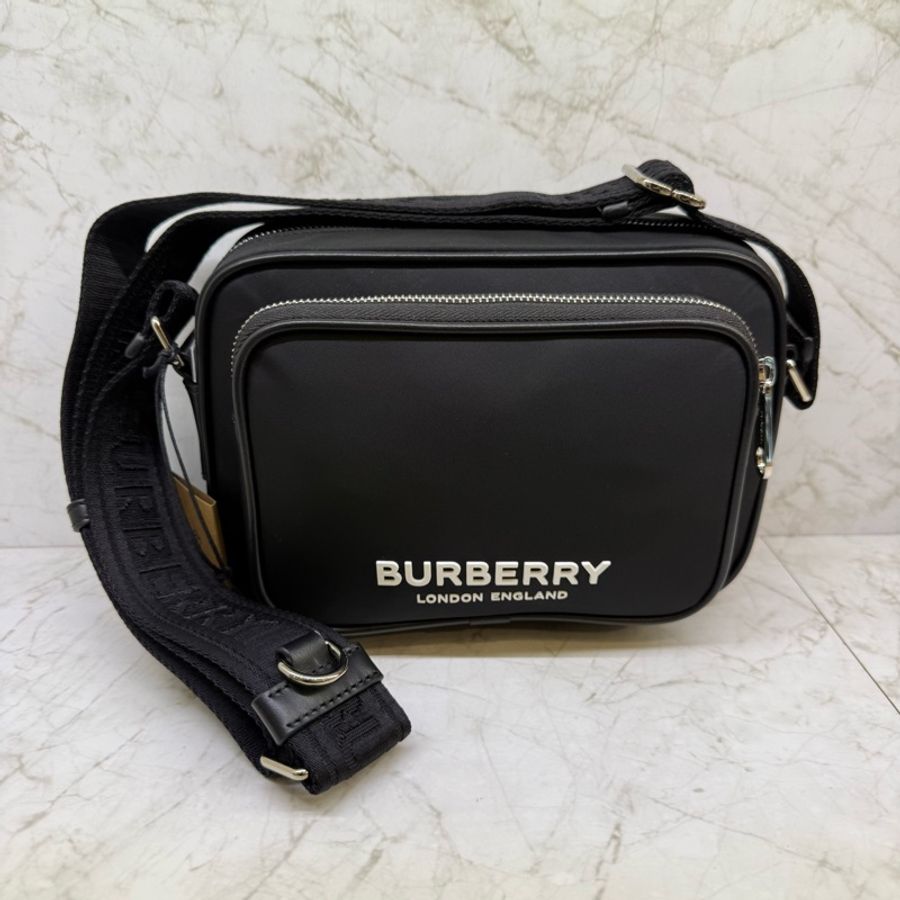 BURBERRY品牌字母印花尼龍斜背包/黑-0