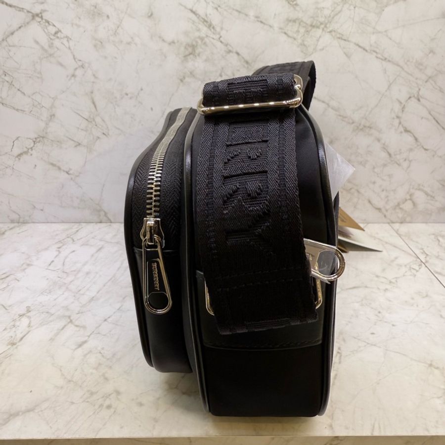 BURBERRY品牌字母印花尼龍斜背包/黑-2