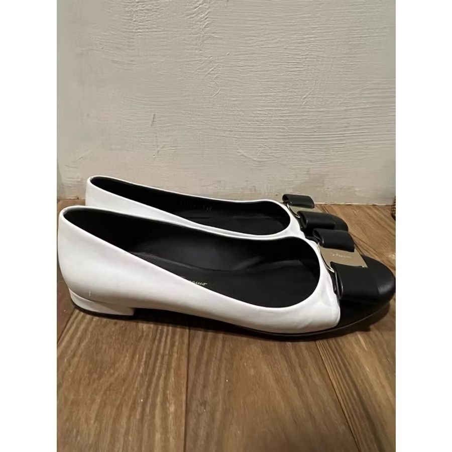 Ferragamo Vara 黑白撞色|8.5C 寬楦|附原盒|氣質款平底鞋-1