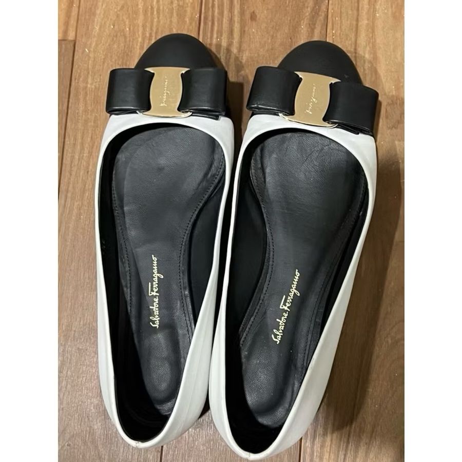 Ferragamo Vara 黑白撞色|8.5C 寬楦|附原盒|氣質款平底鞋-7