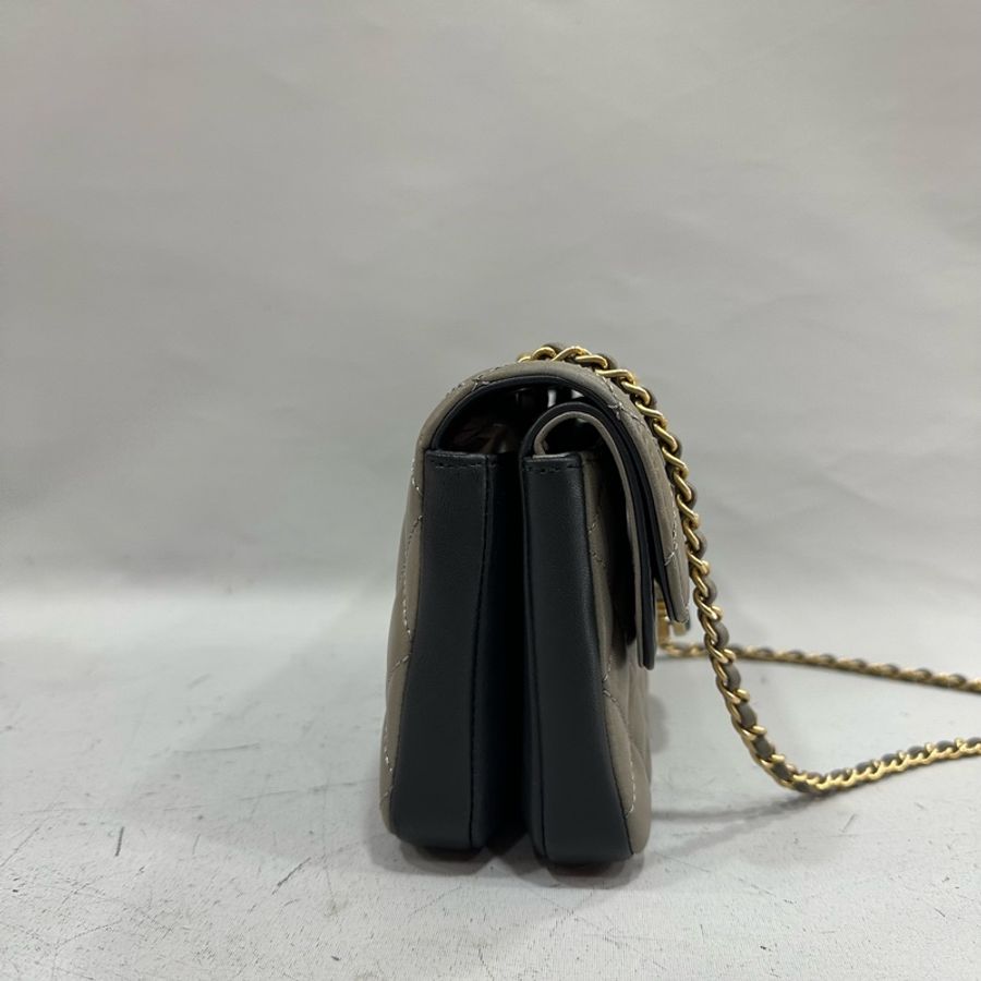 Chanel A57275 灰羊皮黑金釦斜背包-3