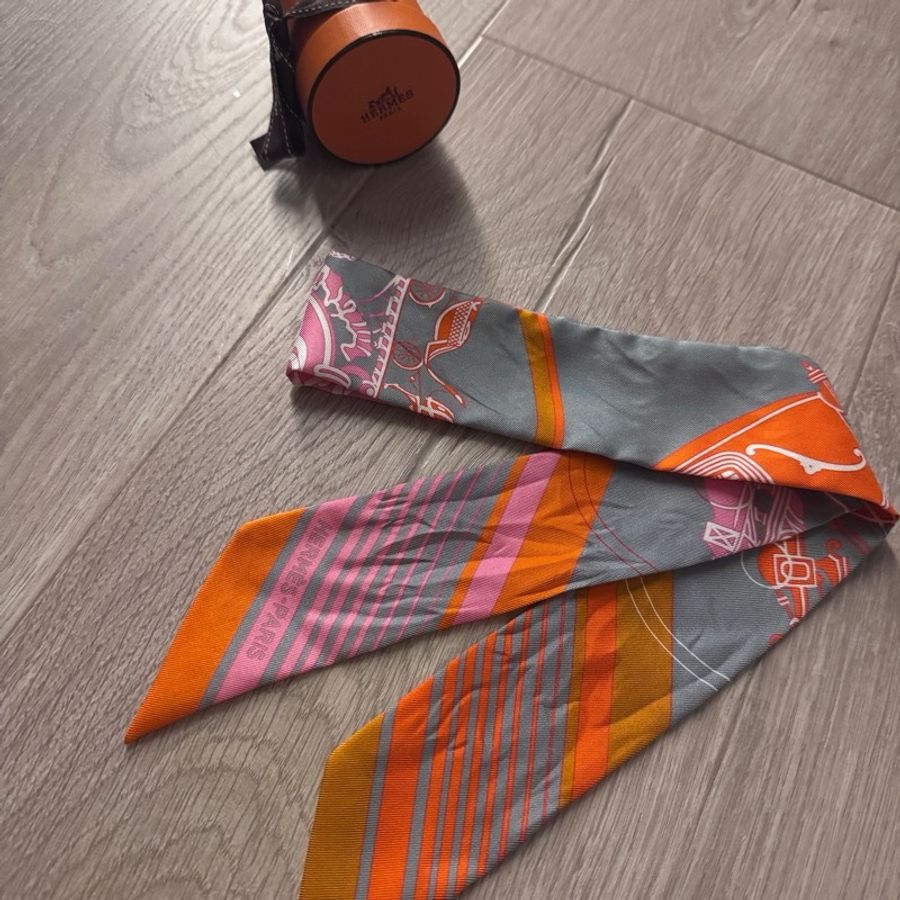 Hermes 愛馬仕藏書章絲意Orange Bonbo Ex-Libres Twilly-8