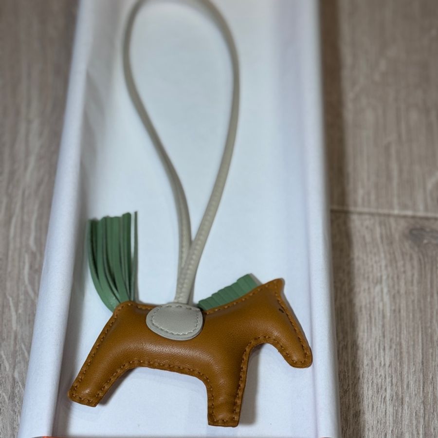 Hermes 愛馬仕芝麻綠小馬吊飾(馬年馬上發財)-3