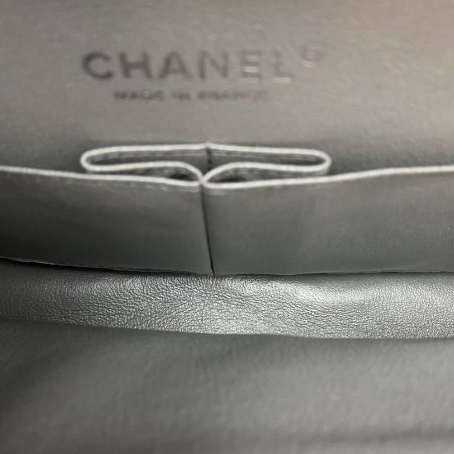 CHANEL 限量液態銀色V紋CF中號25*15*7 98新配件盒子塵袋保卡-4