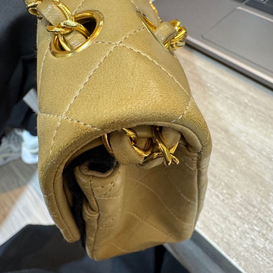 CHANEL奶茶色金釦羊皮vintageCF25口蓋包-15