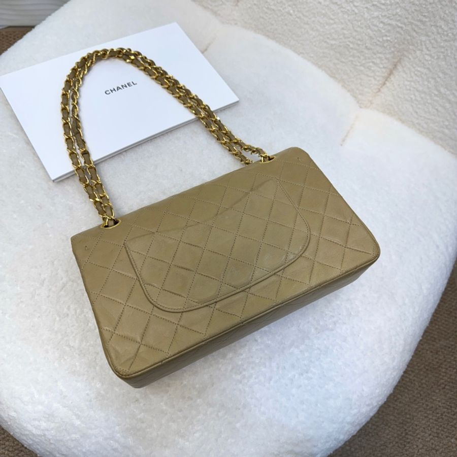 CHANEL奶茶色金釦羊皮vintageCF25口蓋包-1