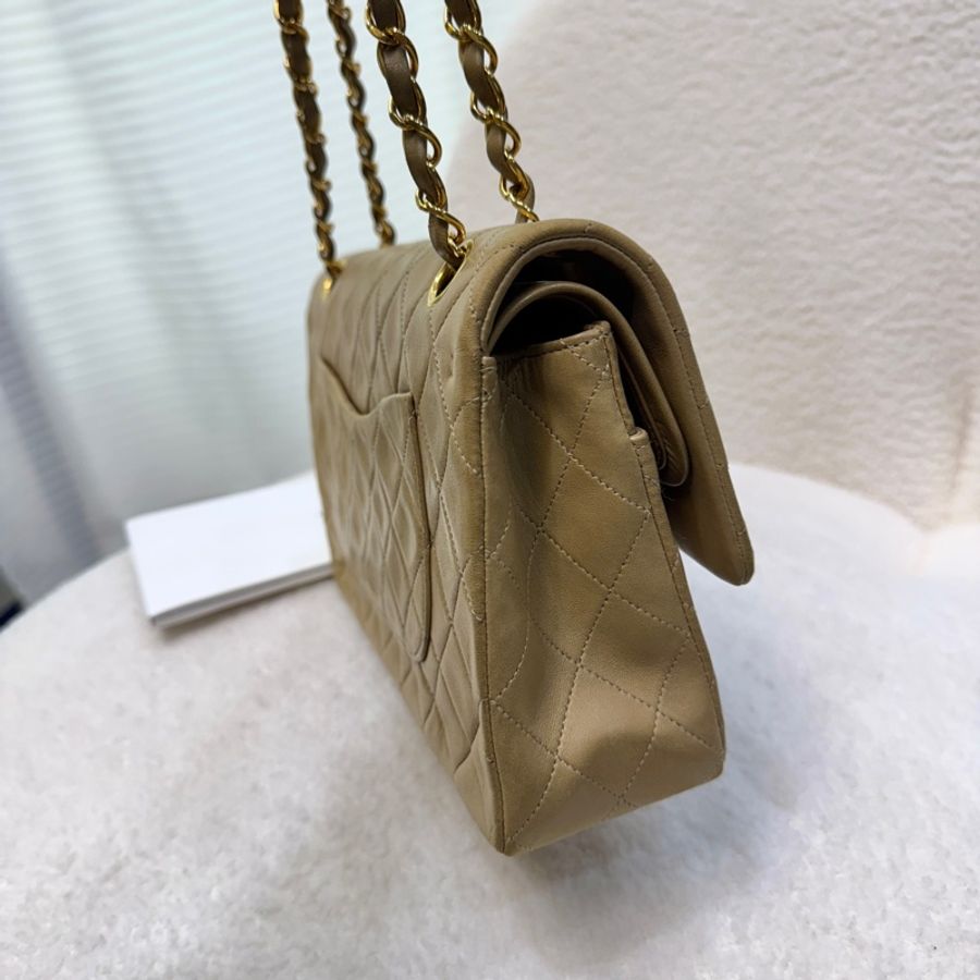 CHANEL奶茶色金釦羊皮vintageCF25口蓋包-2