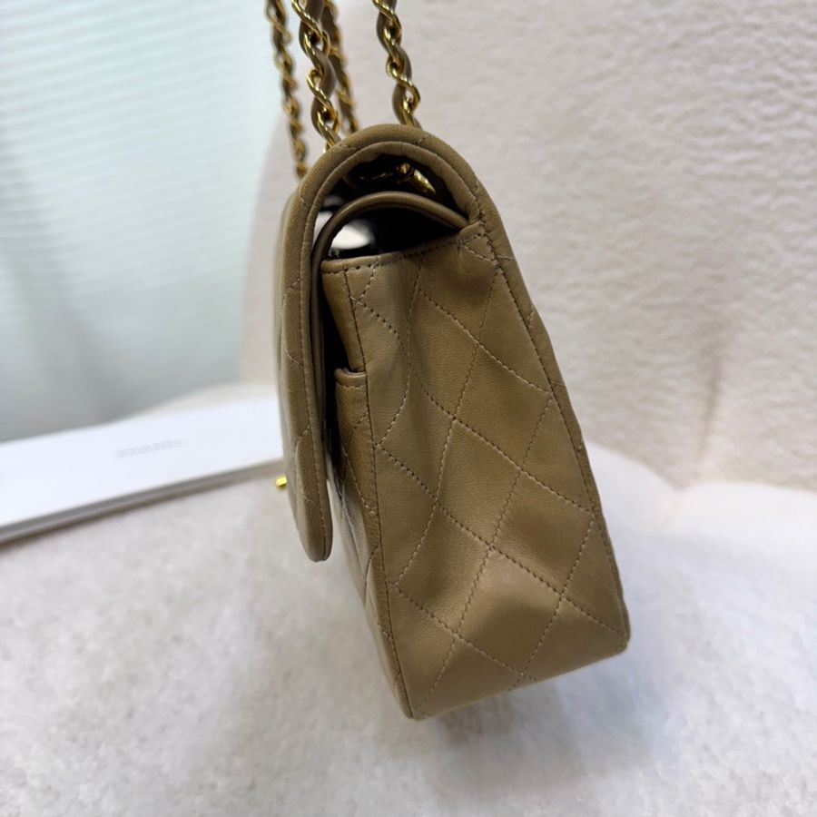 CHANEL奶茶色金釦羊皮vintageCF25口蓋包-3