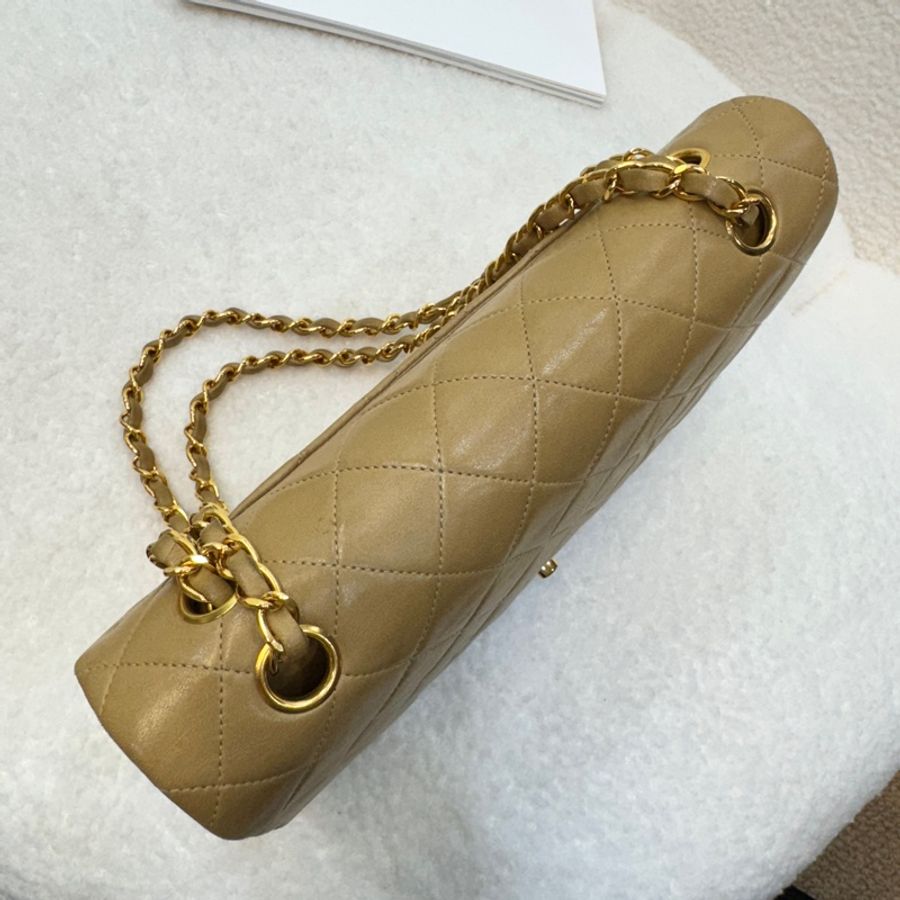 CHANEL奶茶色金釦羊皮vintageCF25口蓋包-9