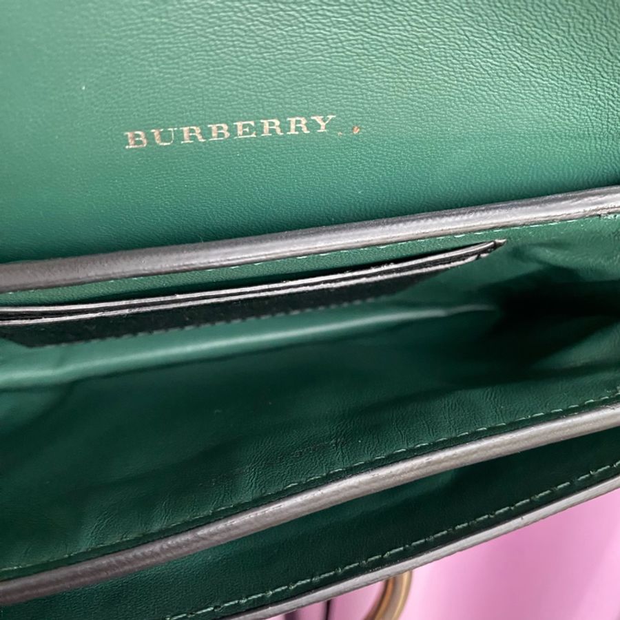 Burberry D型芤翻蓋斜背包-11