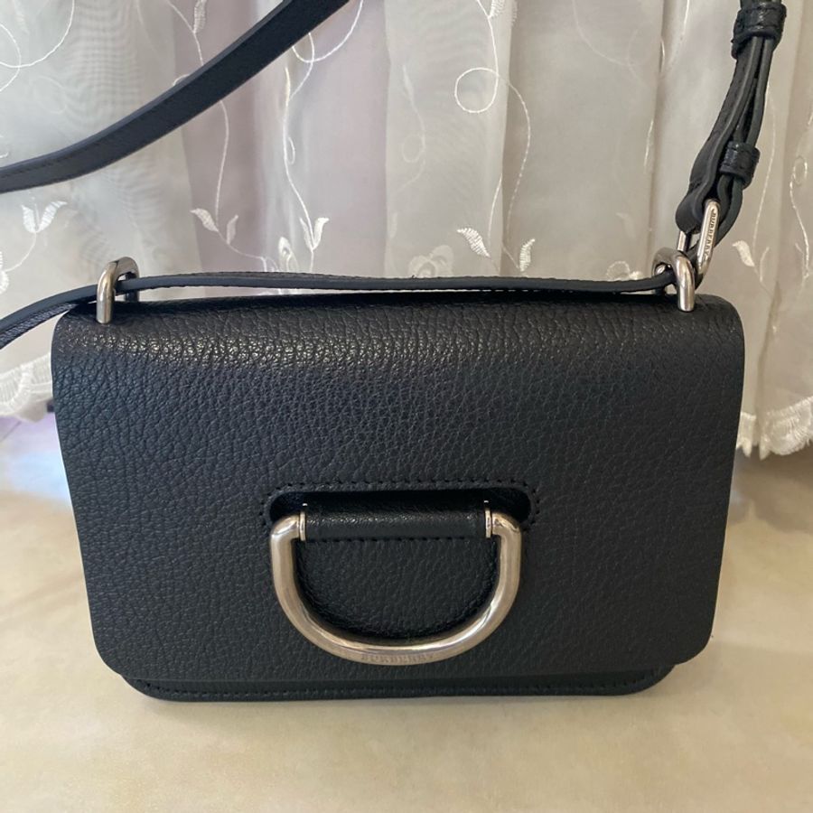 Burberry D型芤翻蓋斜背包-5