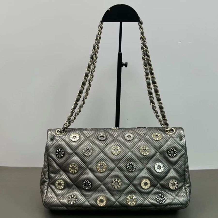 CHANEL 金幣滿鑽徽章CF銀色鏤空肩背斜背包30*17*6 98新配件塵袋-5