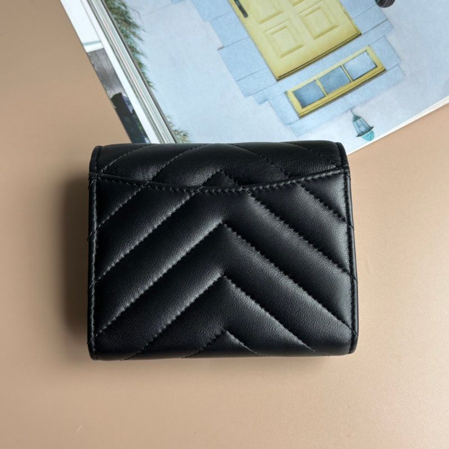 ::CHANEL:: 黑色羊皮山型紋金釦三摺短夾-1