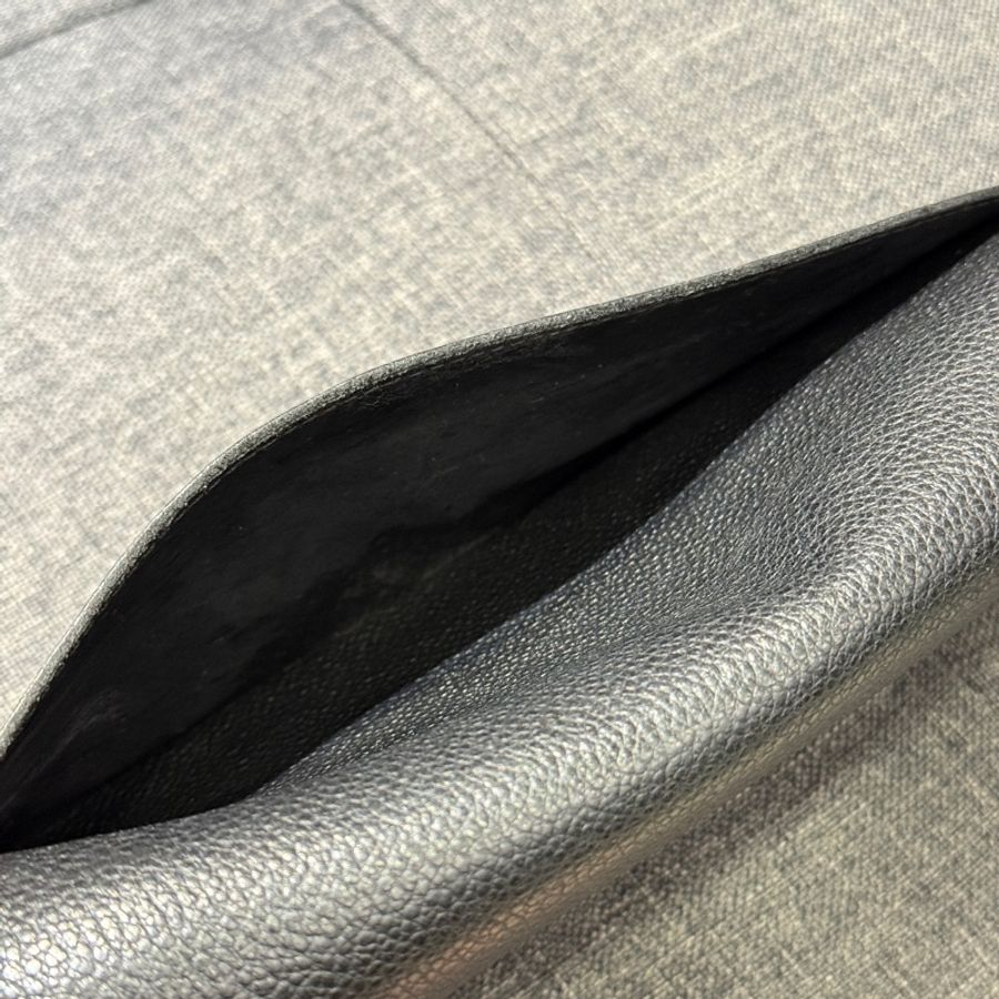 LV M61182 Sarah 黑色壓紋牛皮金釦信封長夾 皮夾-16