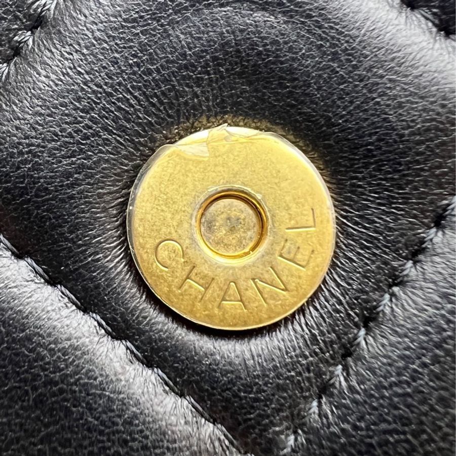 Chanel 黑金琺瑯扣手機包 尺寸約10*17cm 鐳射31開帶卡-17