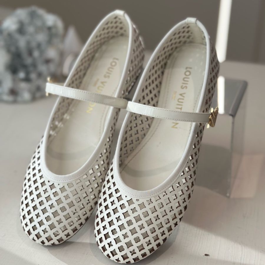 Louis Vuitton 白色箋空瑪莉珍鞋 ❤️🔥37號 37/盒子/防塵袋 LV-1