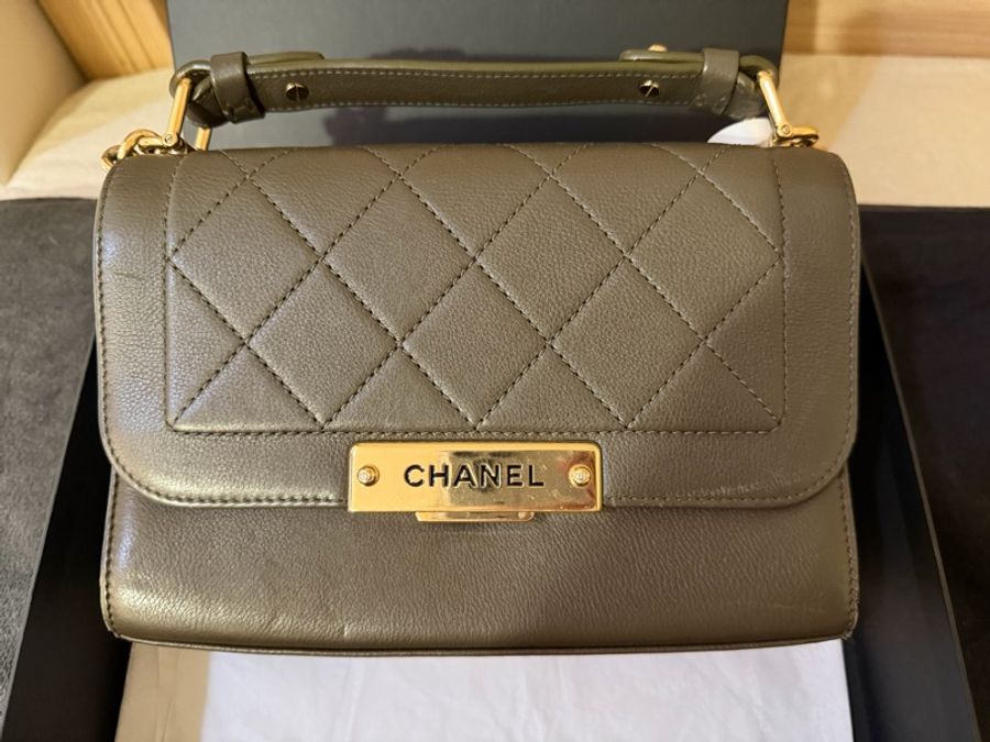 CHANEL 17C Handle 荔枝紋牛皮 郵差 肩背包 斜背包-1