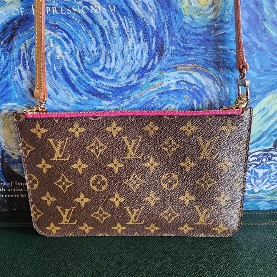 lv小包 少用 很新 如照片 輕巧出門超方便寬 25×長15cm 手機可放-1