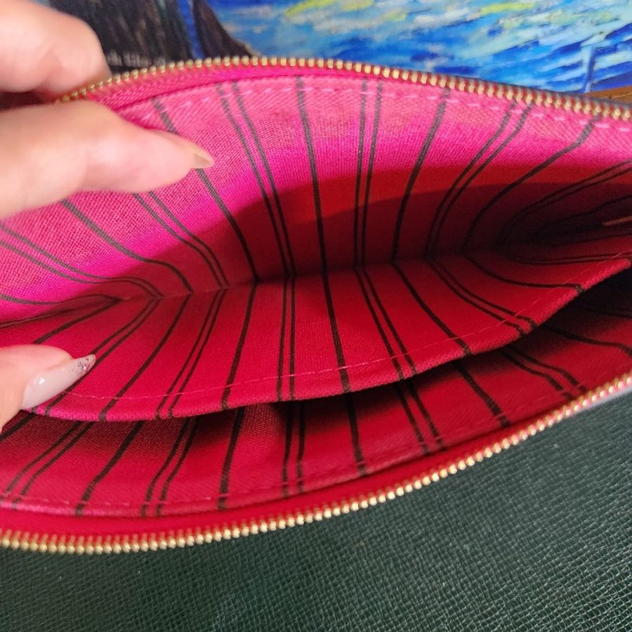 lv小包 少用 很新 如照片 輕巧出門超方便寬 25×長15cm 手機可放-8